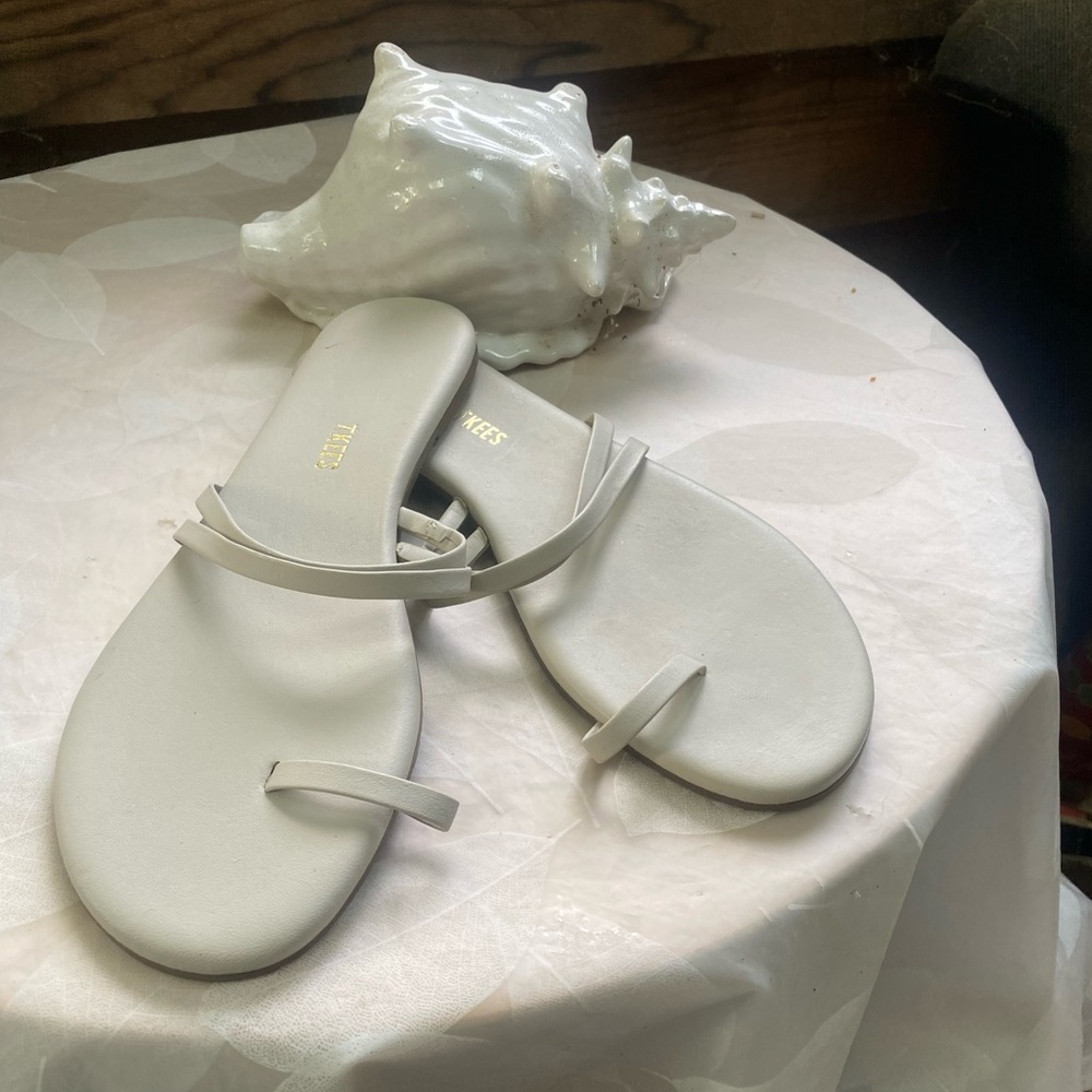 TKEES Leah Sandal. Size 10